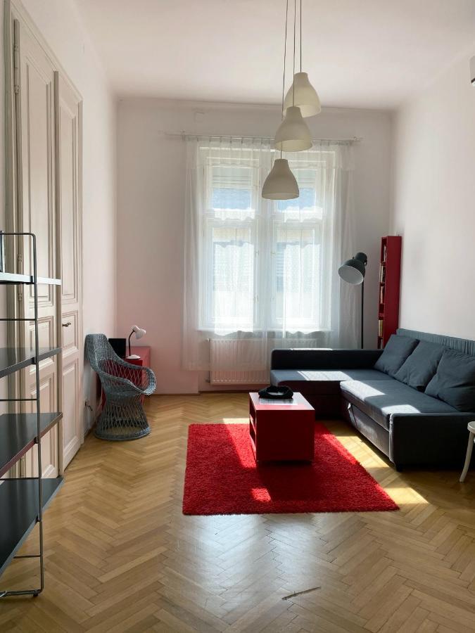 Apartament Awesome In The *
